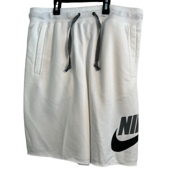 Nike Sportswear Sport EssentialsMen's French Terry Alumni Shorts M NWT - Picture 1 of 6